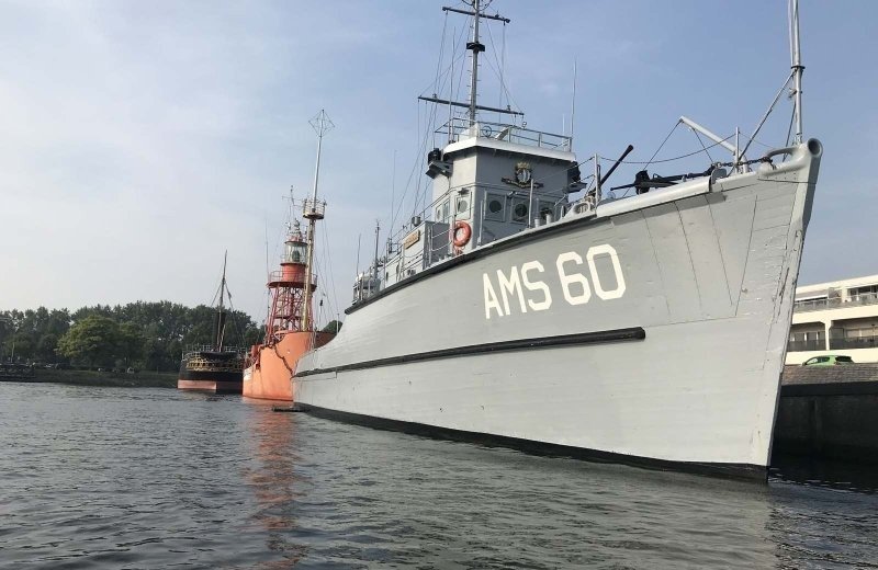 Historische schepen nabij rotterdam