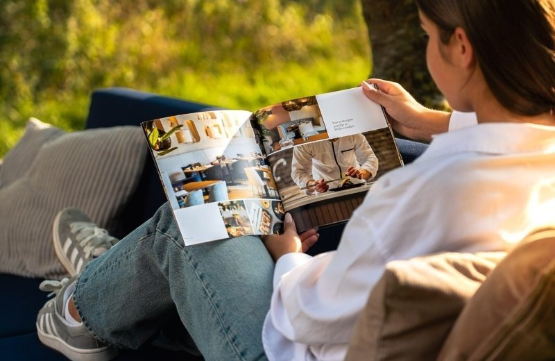 Vakantiepark bij rotterdam relaxen buiten met boekje