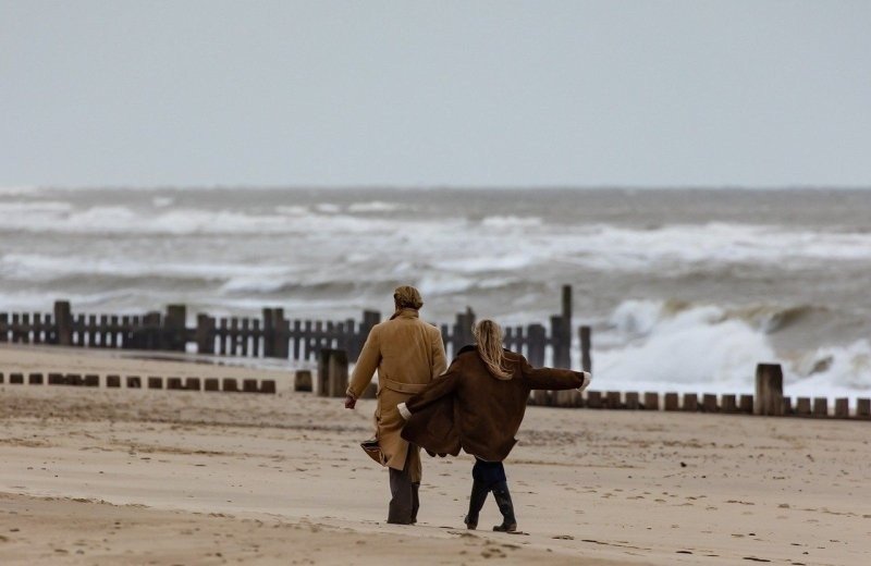 Wandelen op het stand nabij rotterdam